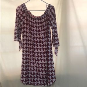 Gently used houndstooth print top